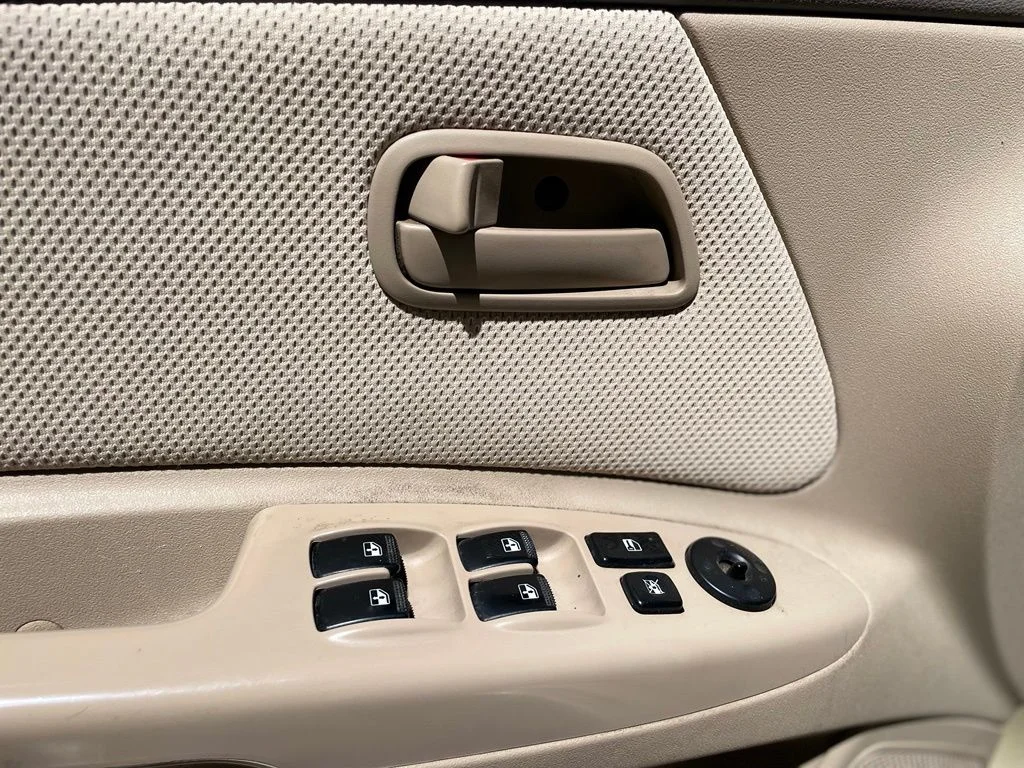 Used 2008 Cashmere / Beige Kia LX image 9
