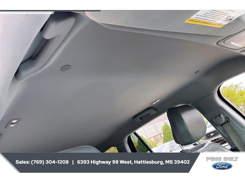 Used 2020 Pristine White Metallic Tri-Coat Lincoln Reserve image 16