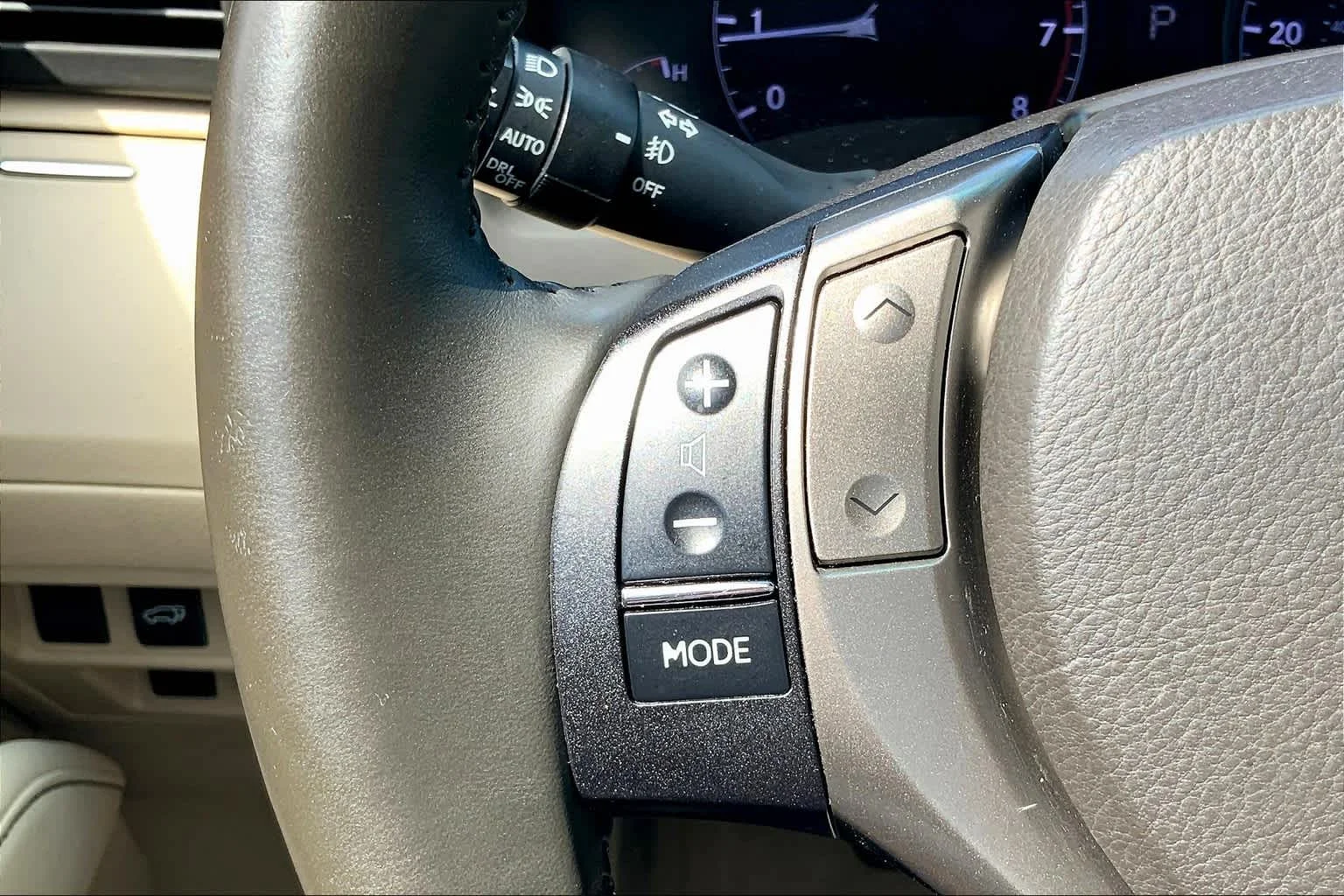 Used 2013 Fire Agate Lexus  image 21