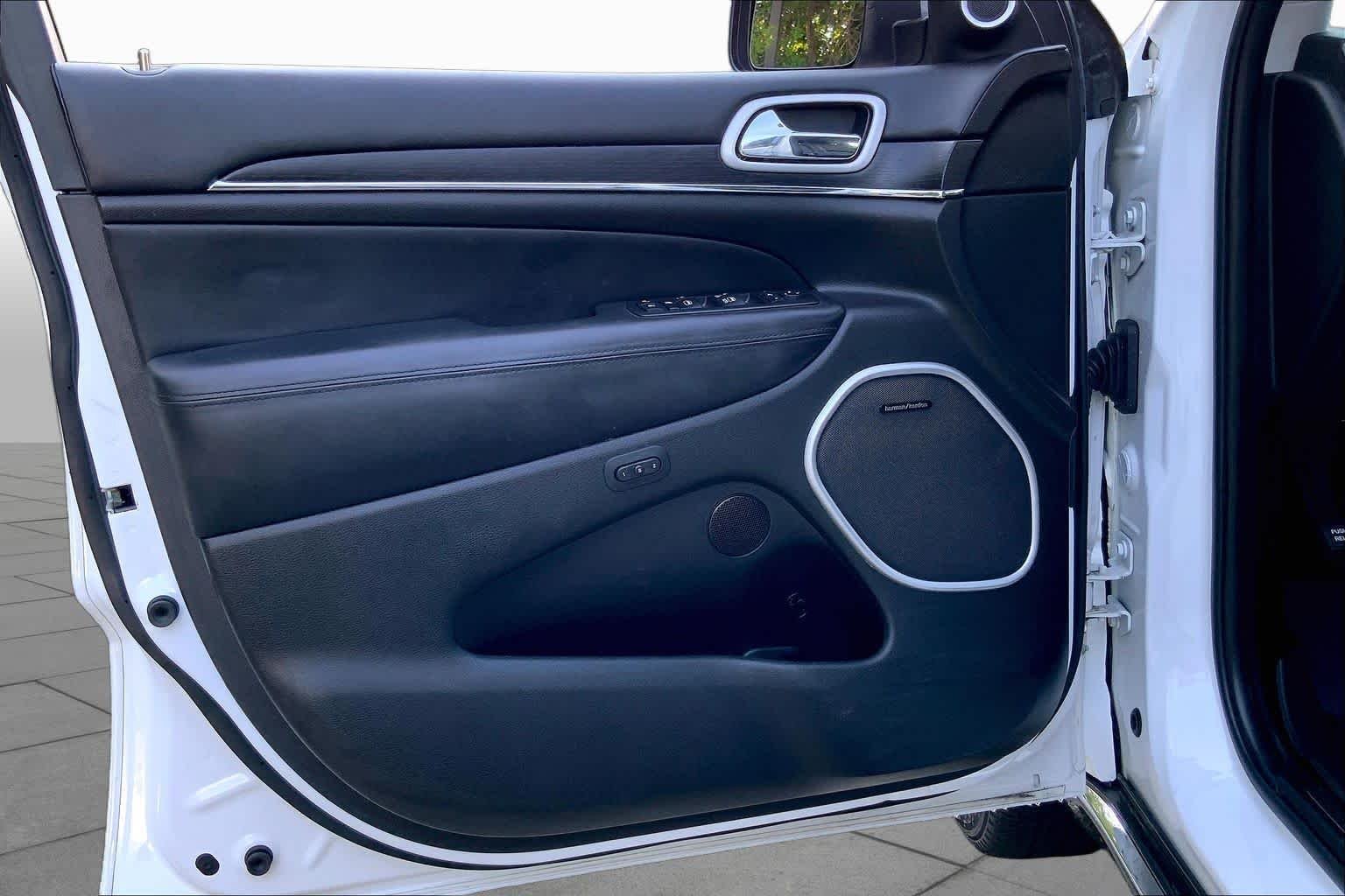 Used 2018 Bright White Clearcoat Jeep Summit image 22