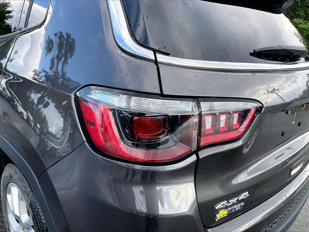 Used 2024 Gray Jeep Latitude Lux image 30