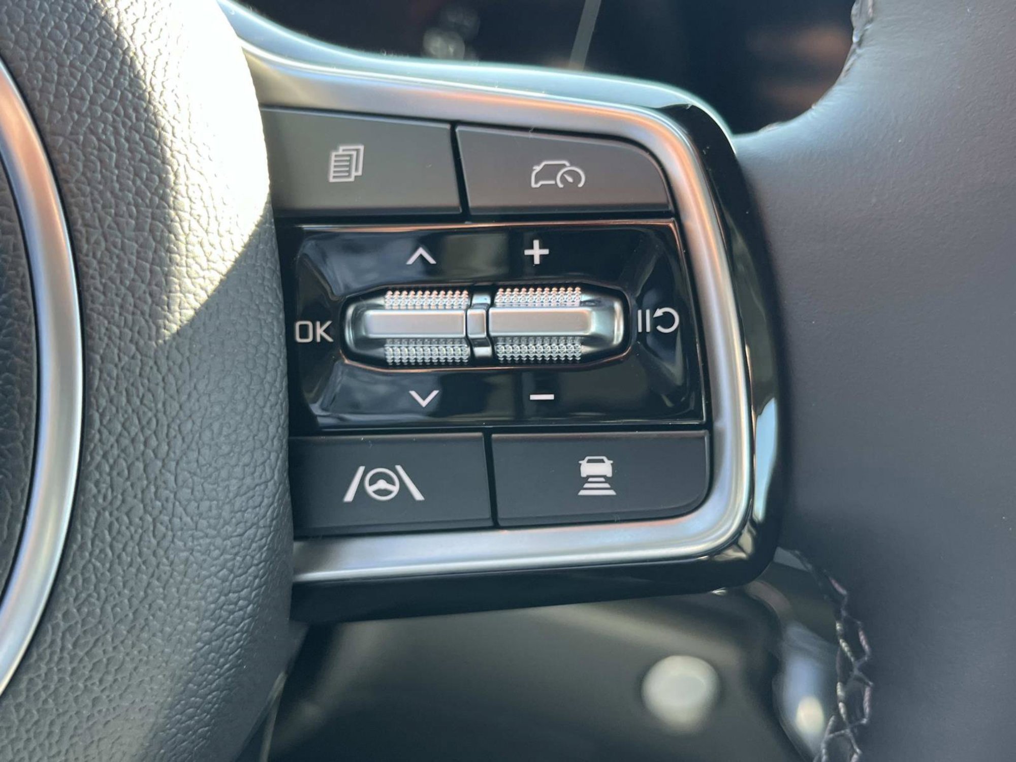 New 2026 Snow White Pearl Kia SX Prestige image 29