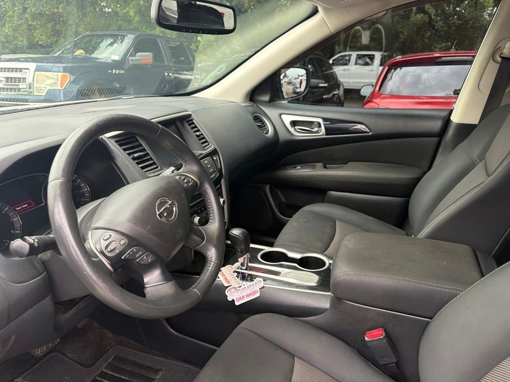 Used 2017 Glacier White Nissan SV image 13