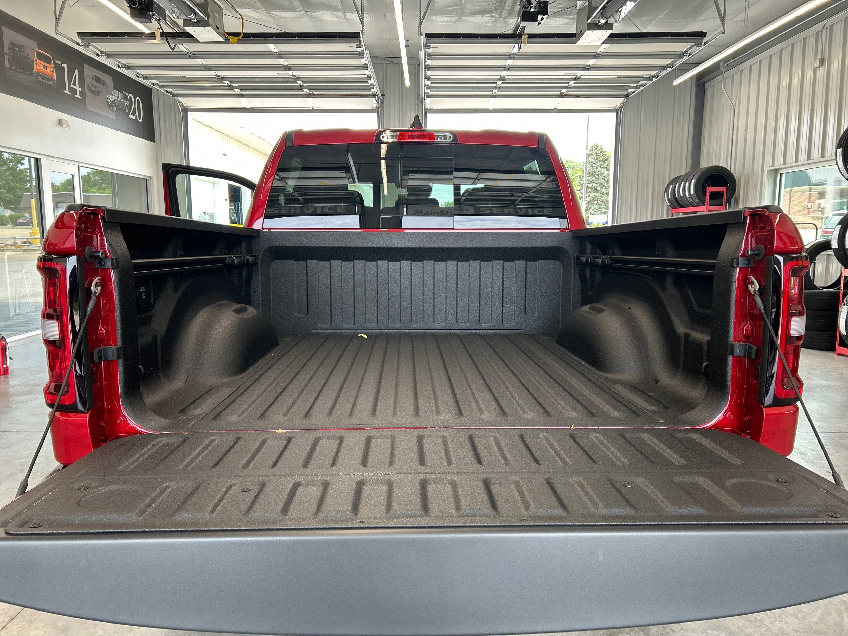 New 2026 Molten Red Pearl-Coat Exterior Paint RAM Warlock image 22