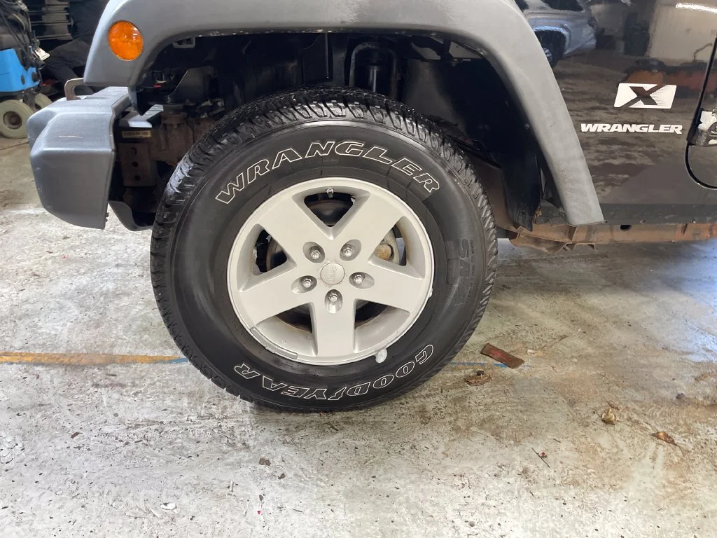 Used 2008 Black Jeep X image 11