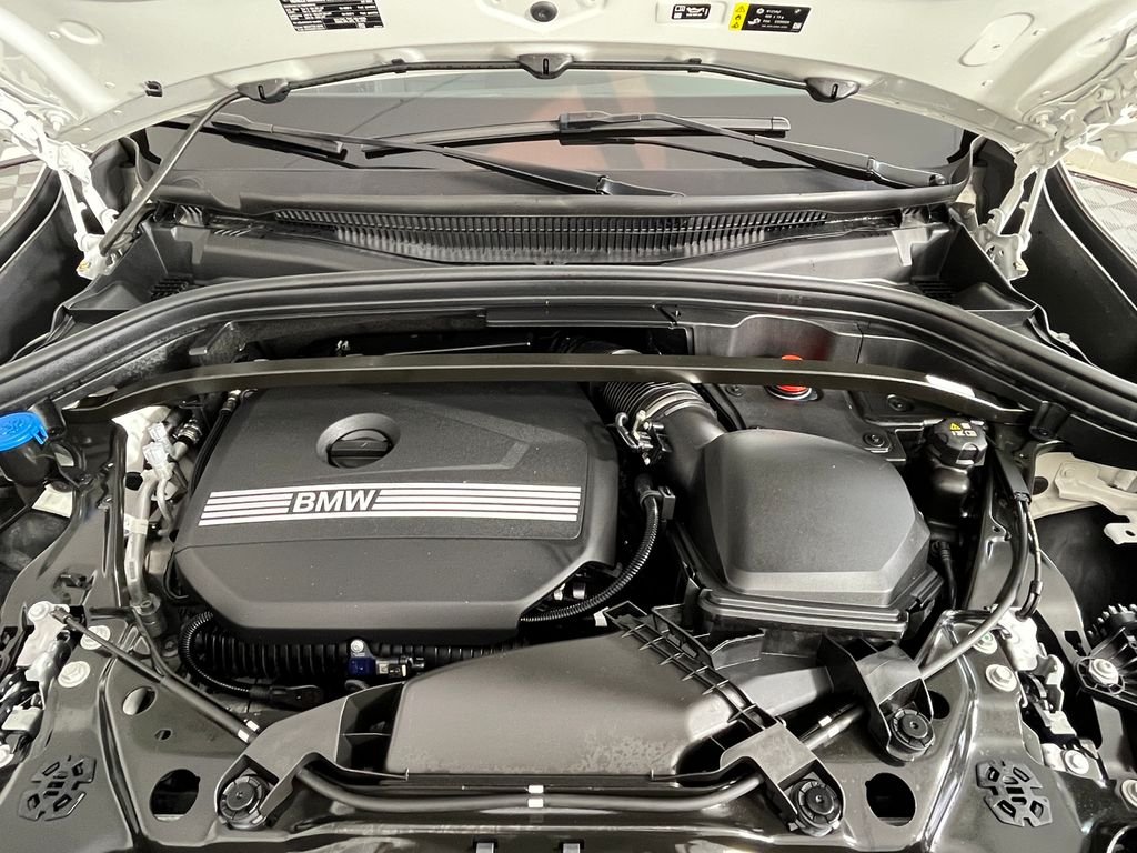 Used 2024 White BMW xDrive28i image 16