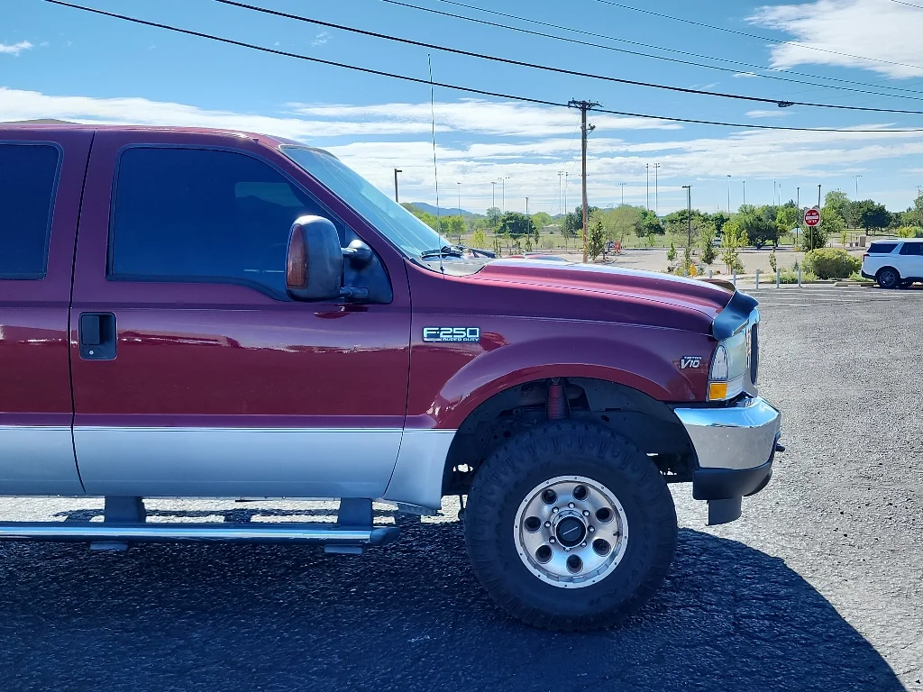 Used 2004 Red Ford  image 4