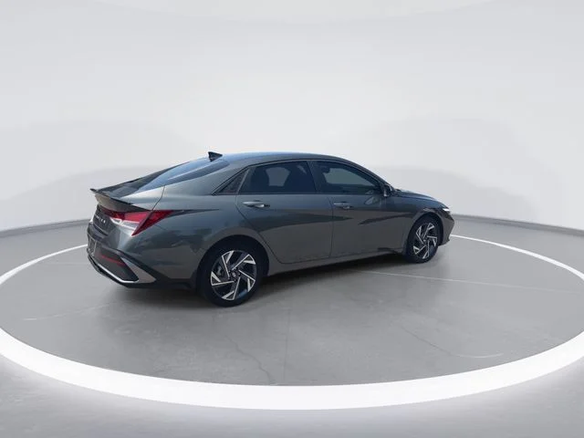 Used 2025 Gray Hyundai SEL Sport image 8