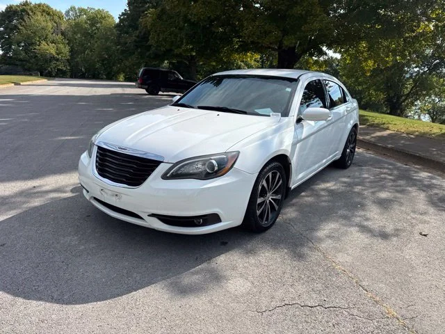 Used 2014 White Chrysler Touring image 3
