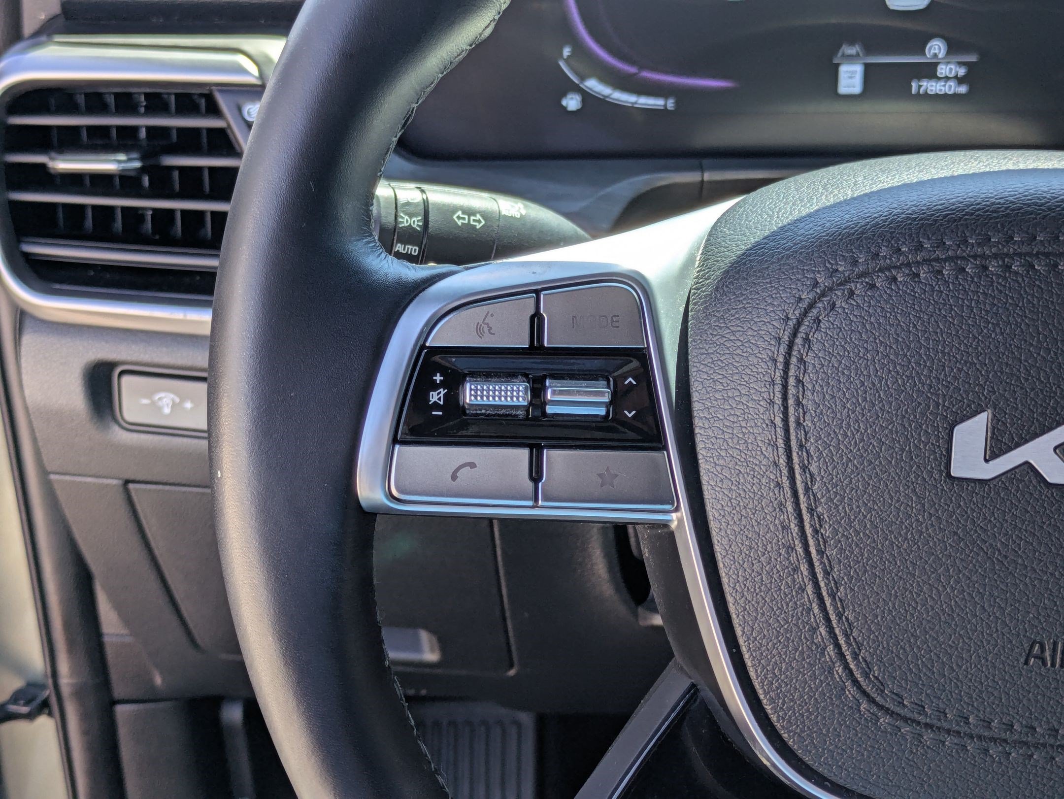 Used 2025 Jungle Green Kia EX X-Line image 19