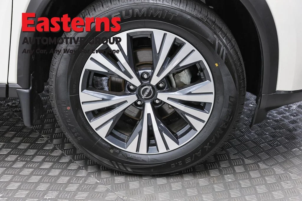 Used 2023 White Nissan SV image 31