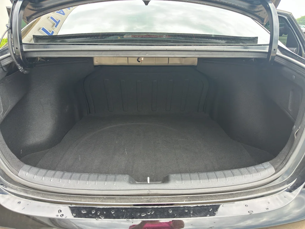Used 2024 Aurora Black Kia LX image 23