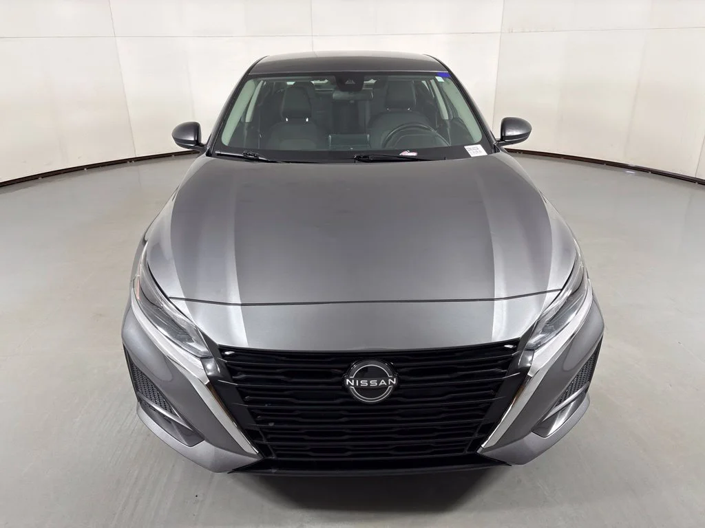 Used 2024 Gray Nissan 2.5 SV image 3