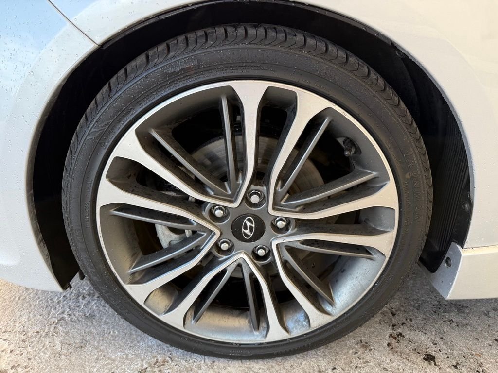Used 2016 Silver Hyundai Turbo image 3