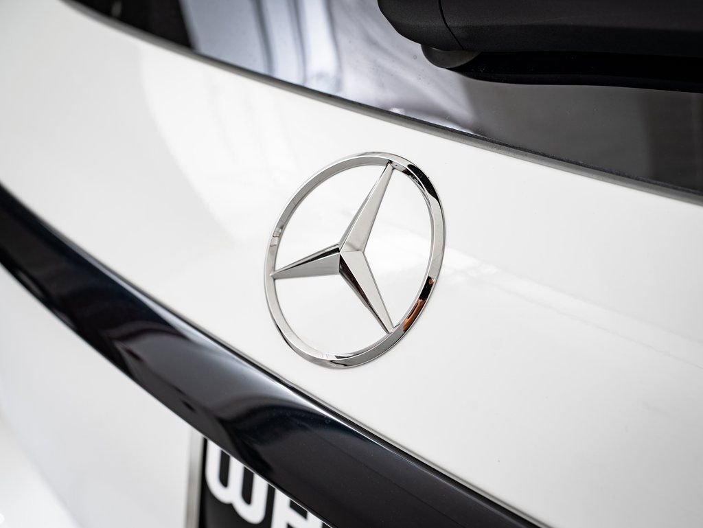Used 2025 Polar White Mercedes-Benz GLC 300 image 17