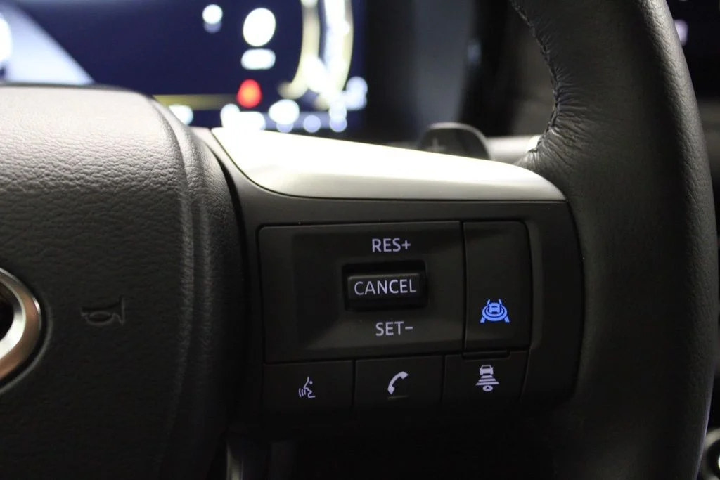 Certified Used 2026 White INFINITI LUXE image 24