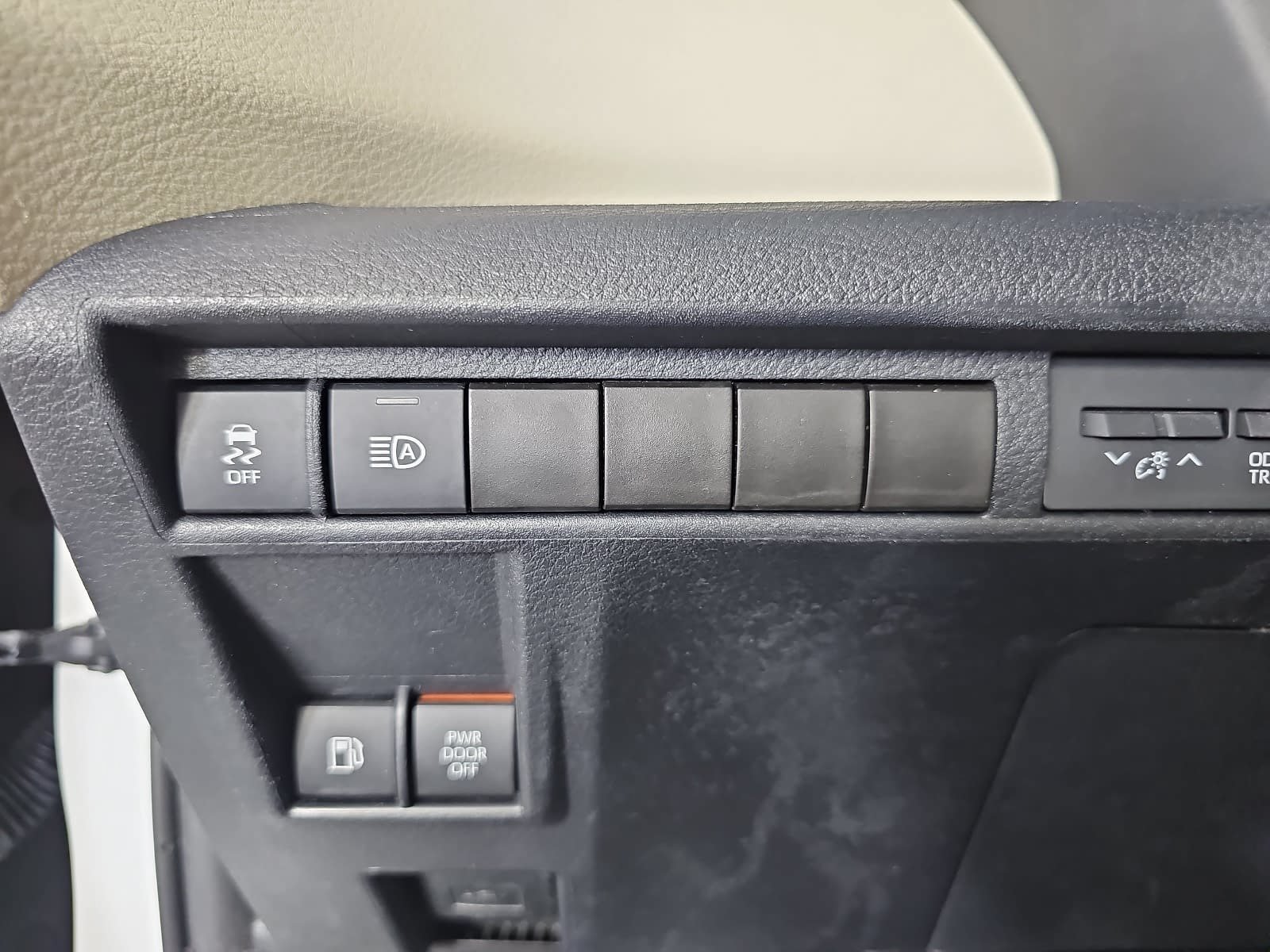 Used 2022 Beige Toyota XLE image 23