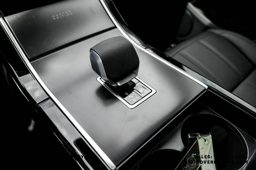 New 2026 Ostuni Pearl Wht Prem Met Land Rover Hoxton Edition image 23