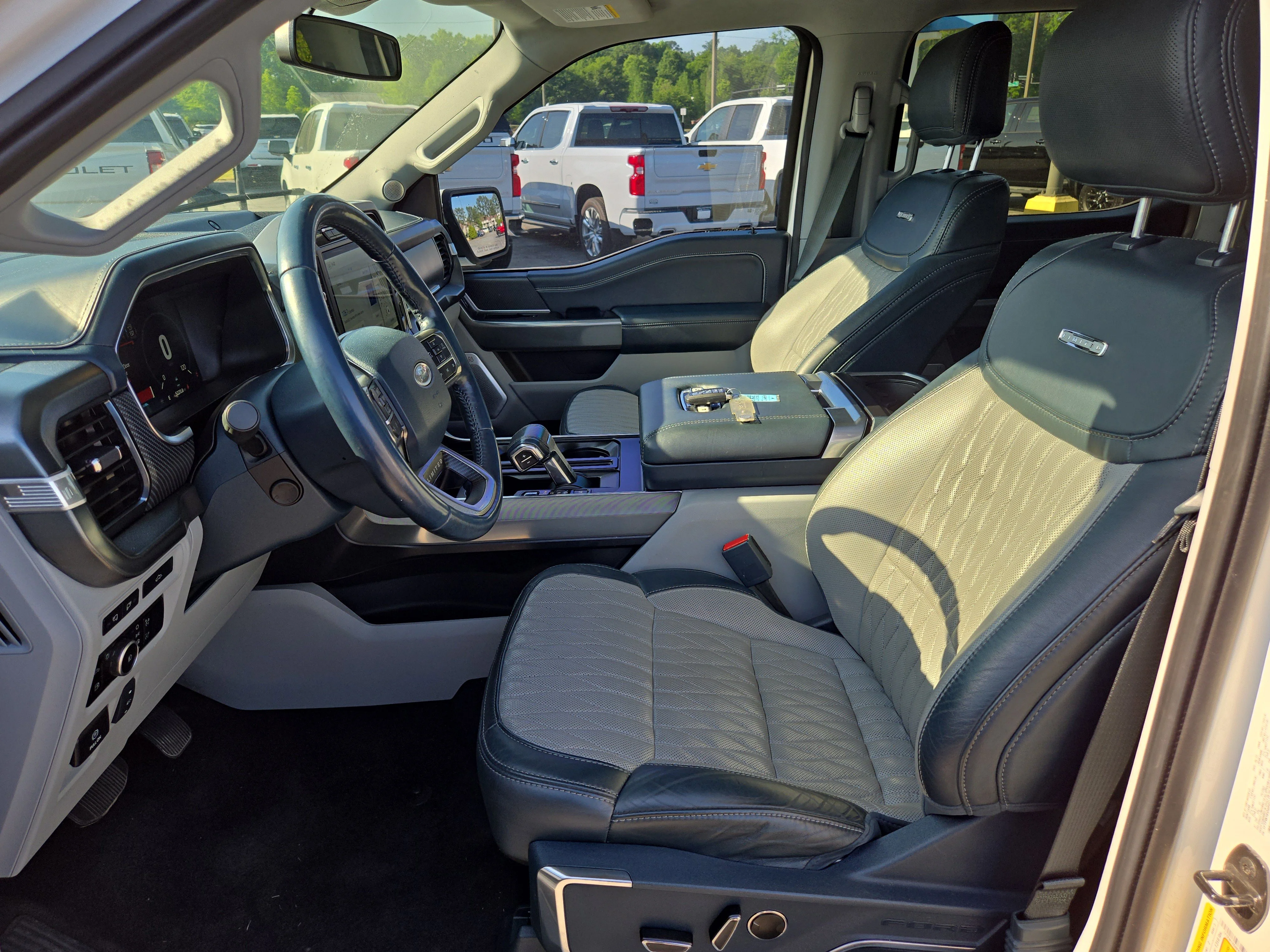 Used 2023 White Ford Limited image 19