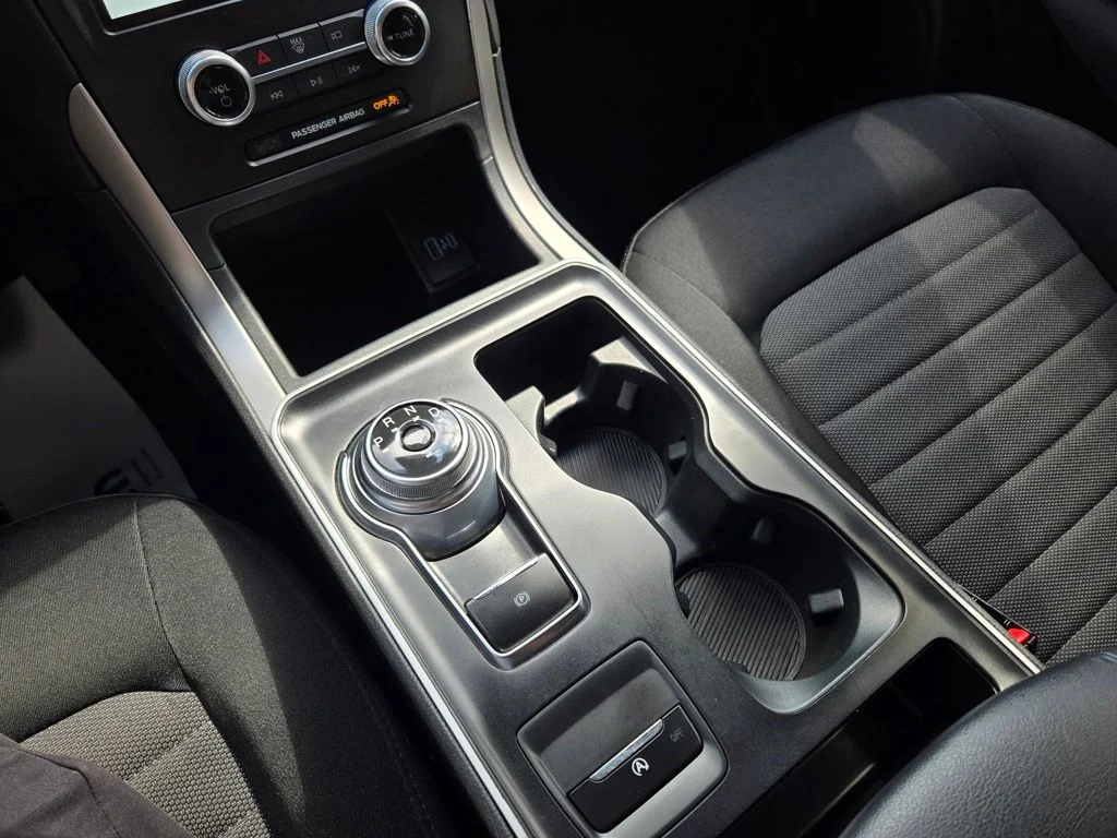 Used 2021 Blue Ford SE image 22