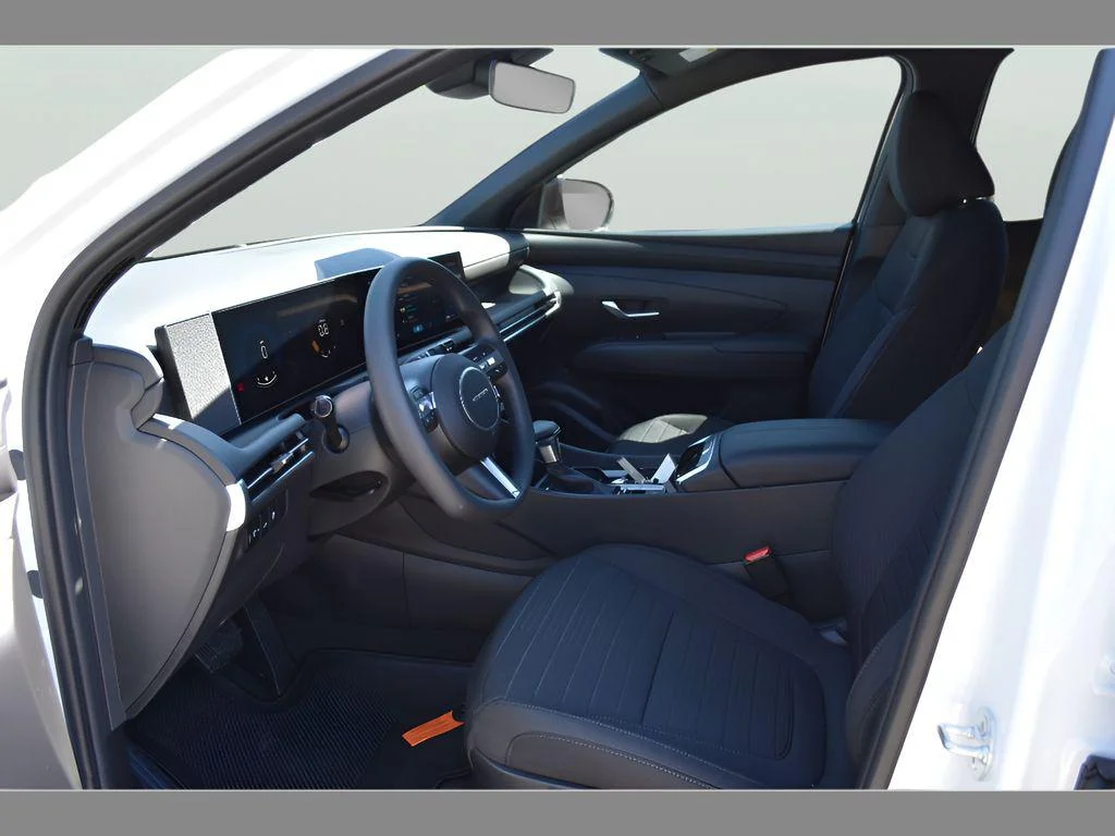 2025 Hyundai Santa Cruz SE - Photo 11