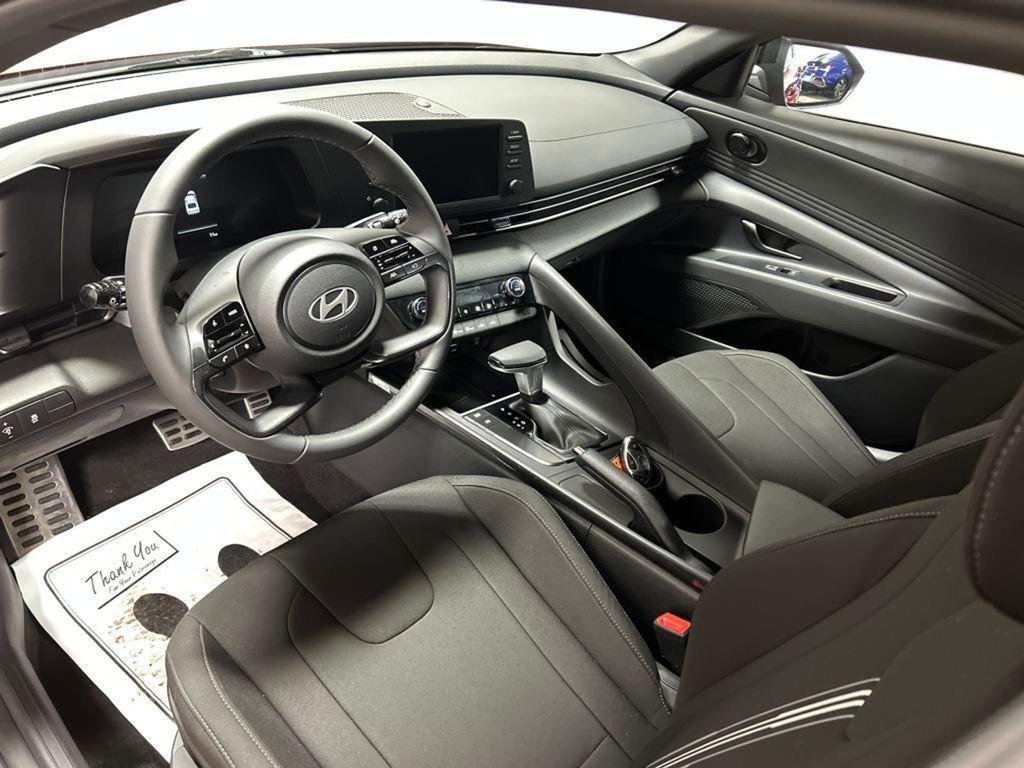 2025 Hyundai Elantra SEL - Photo 29