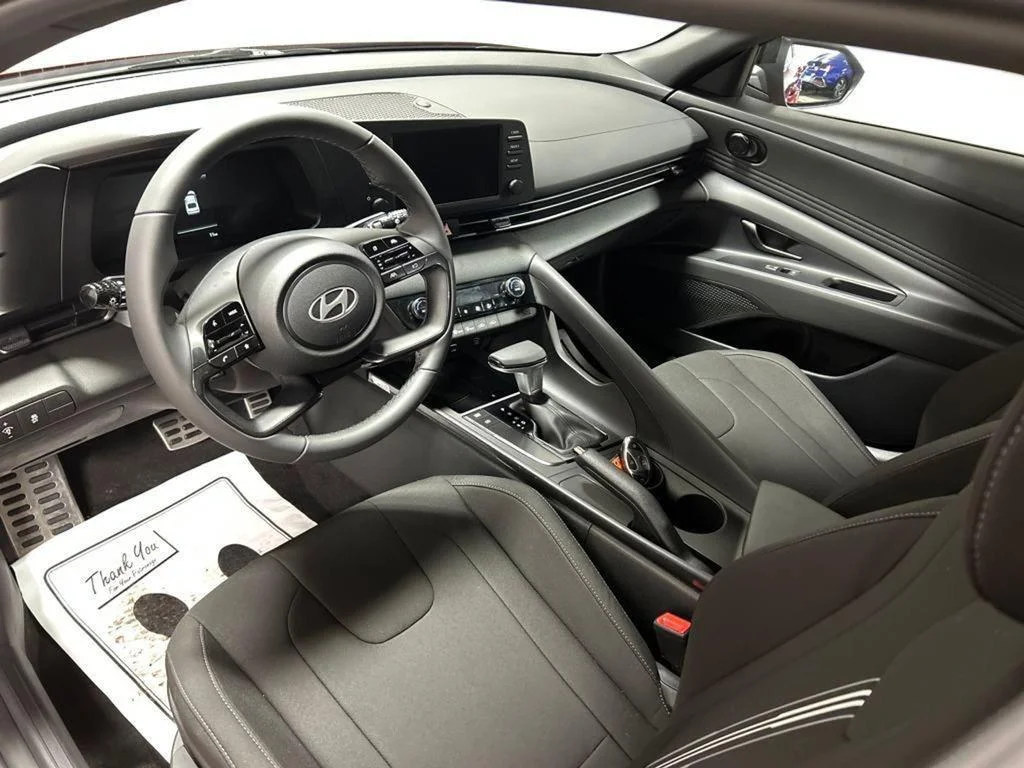 2025 Hyundai Elantra SEL - Photo 29