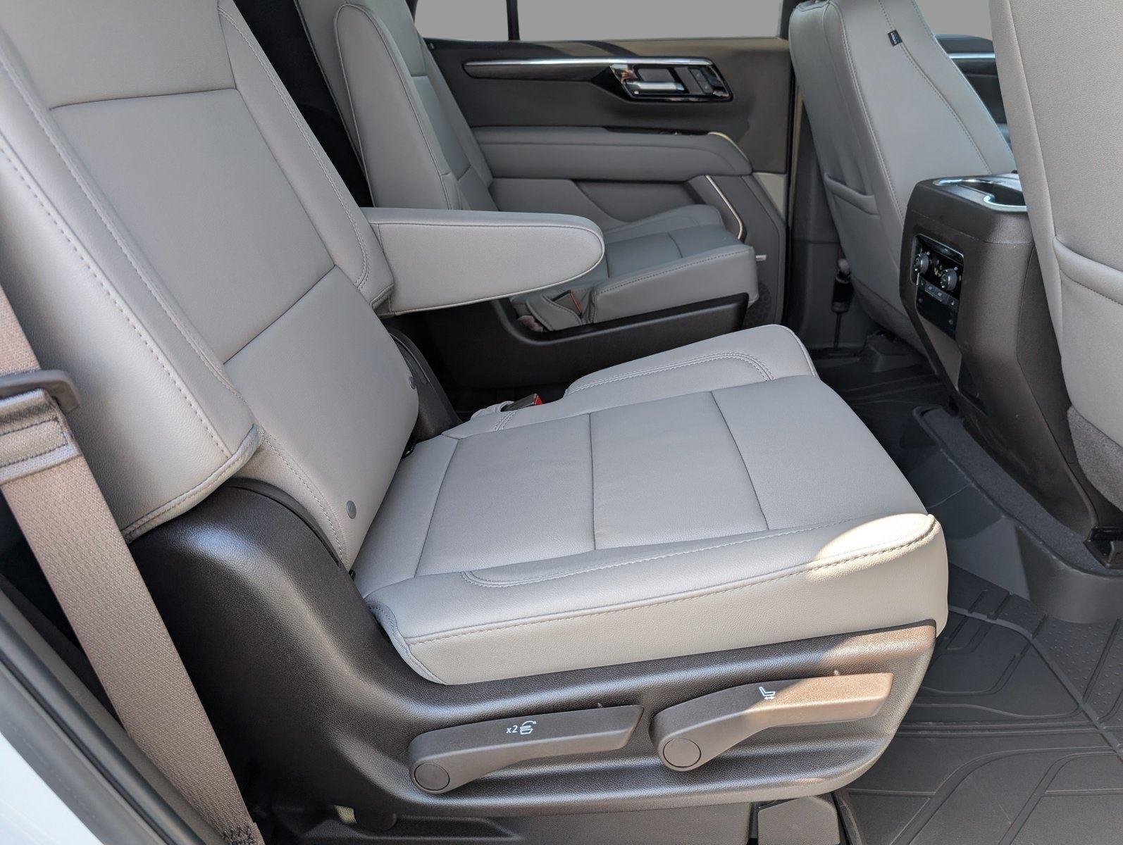 New 2026 Summit White Chevrolet LT image 38