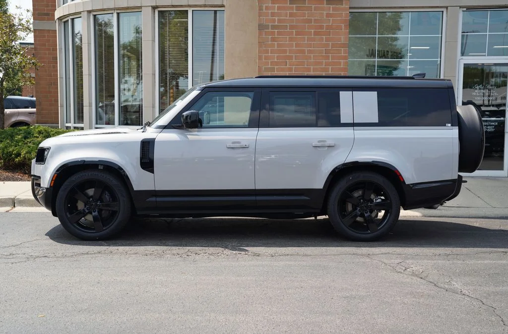 New 2026 Borasco Grey Land Rover X-Dynamic SE image 2