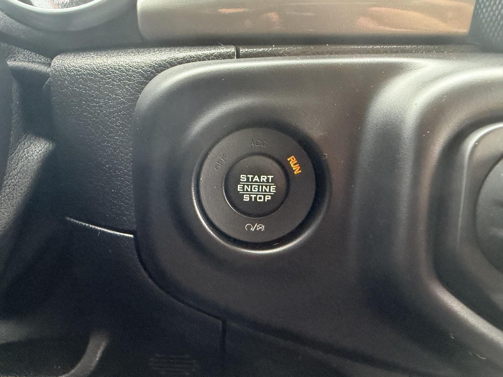 Used 2020 Granite Crystal Metallic Jeep Sahara image 16