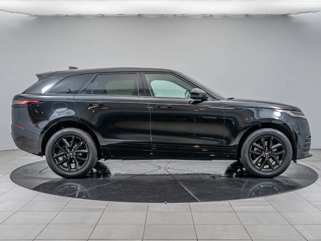 Used 2024 Santorini Black Metallic Land Rover Dynamic SE image 11