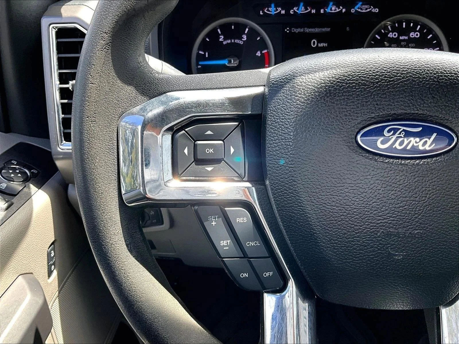 Used 2017 Oxford White Ford XLT image 20