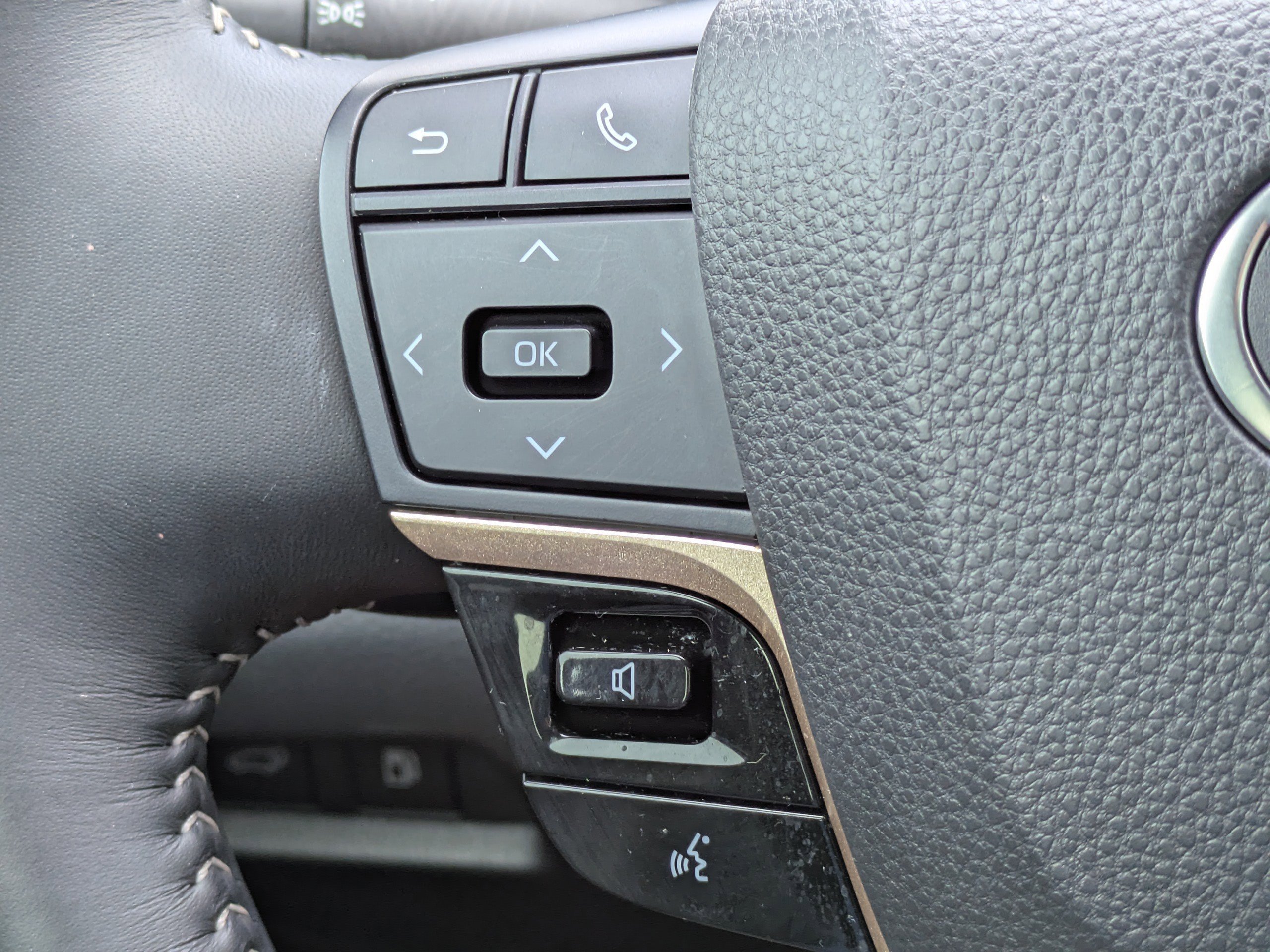 Used 2025 STORM CLOUD Toyota XLE image 24