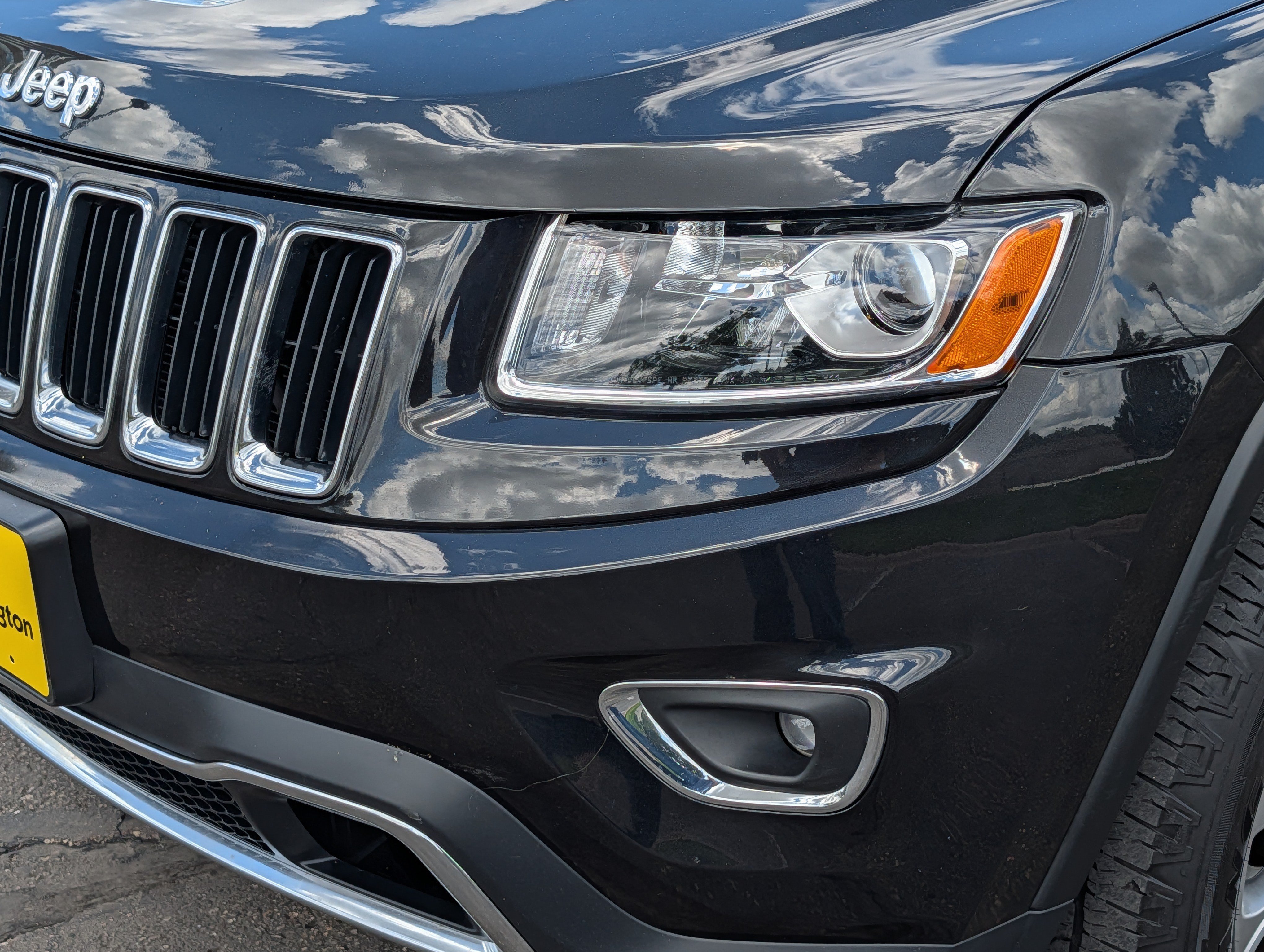 Used 2015 Brilliant Black Crystal Pearlcoat Jeep Limited image 16
