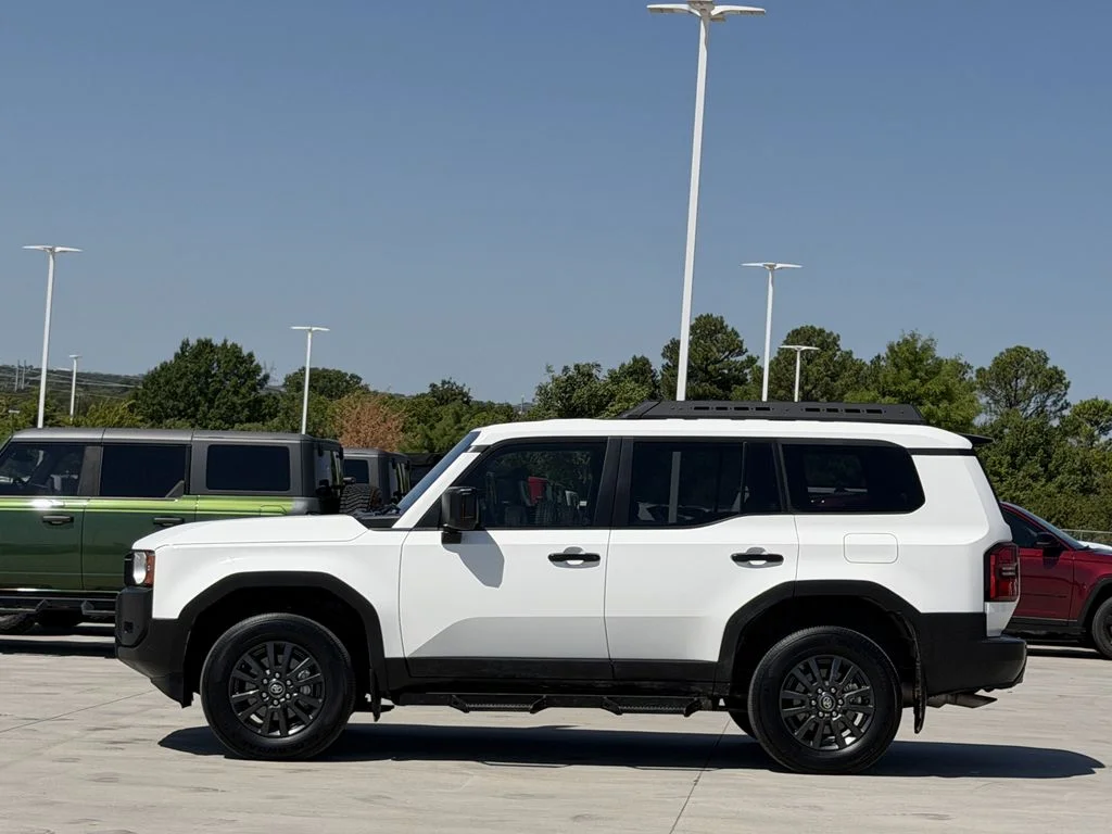 Used 2025 White Toyota 1958 image 3
