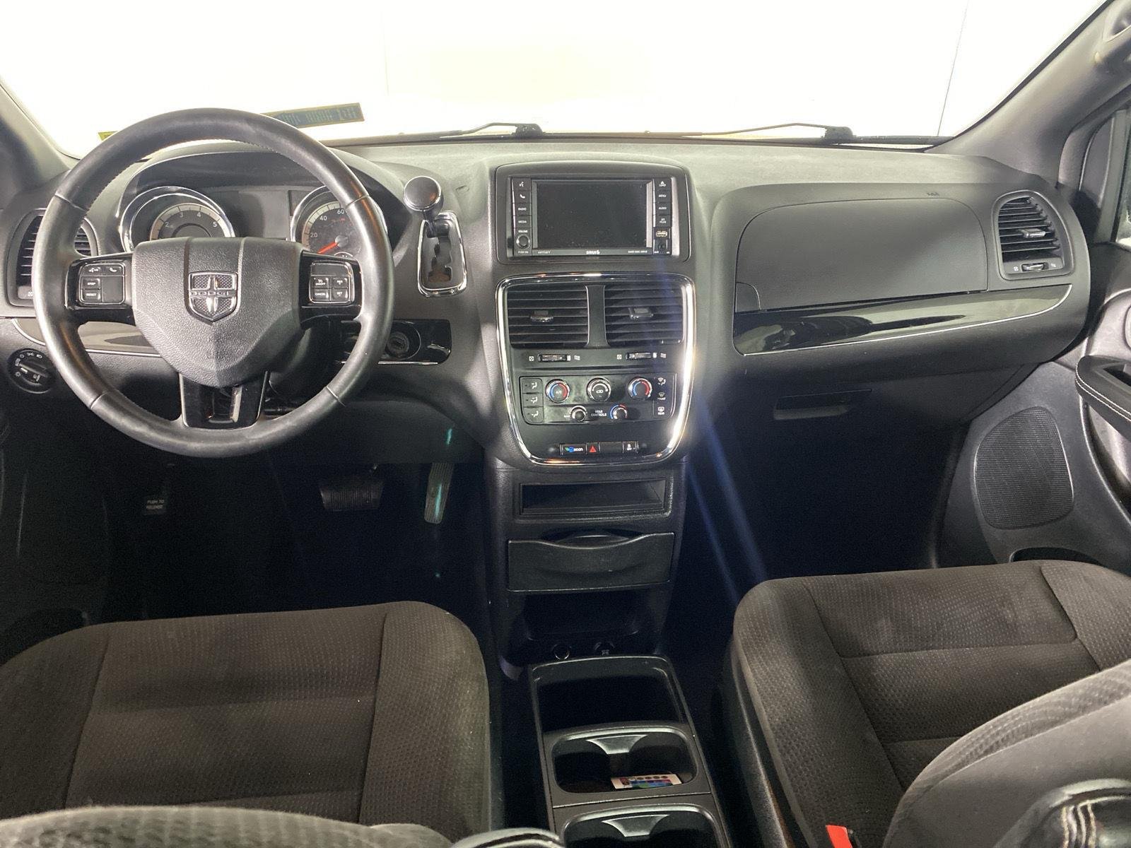 Used 2018 Black Onyx Crystal Pearlcoat Dodge SE Plus image 22