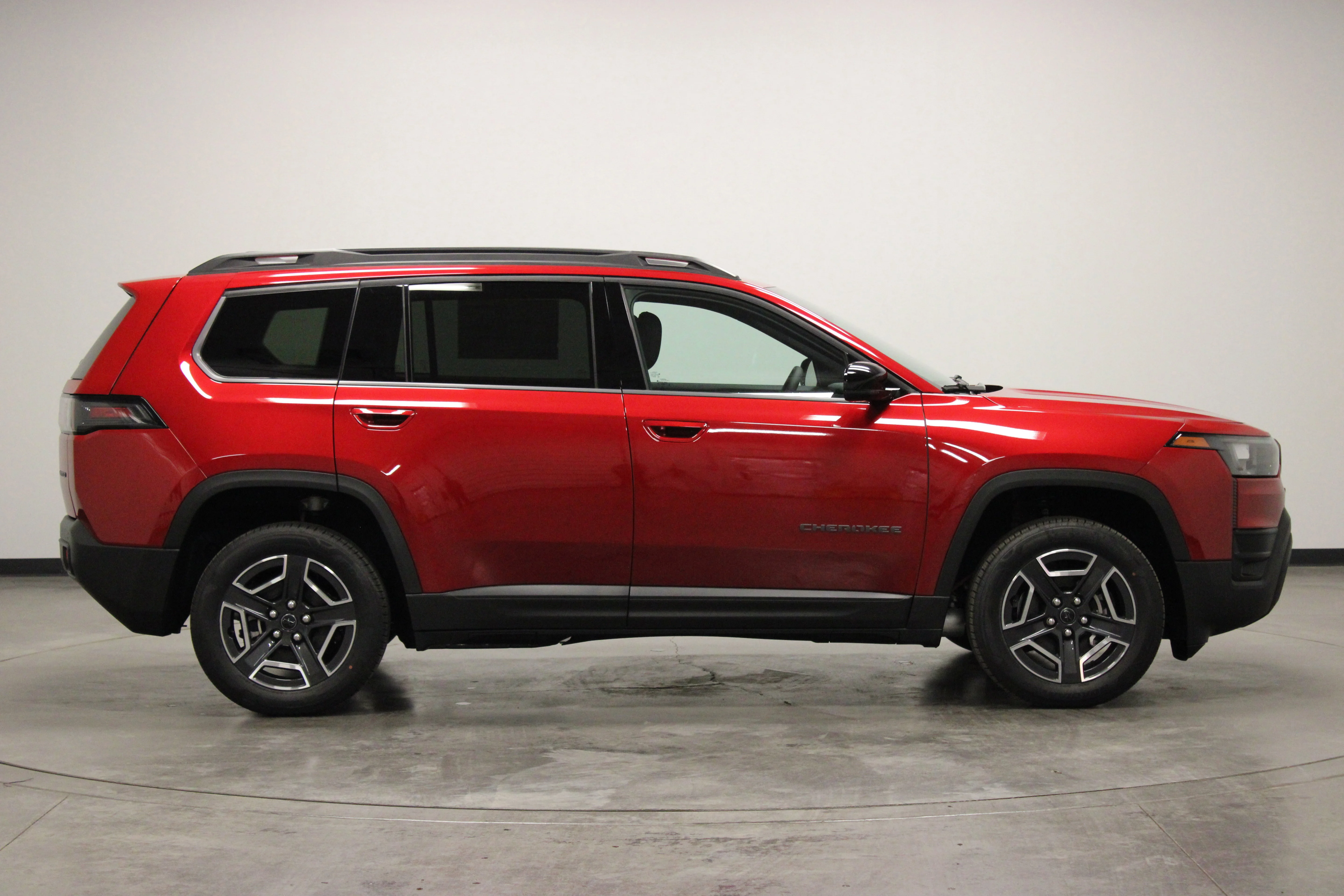 New 2026 Red Hot Pearl-Coat Exterior Paint Jeep Limited image 9