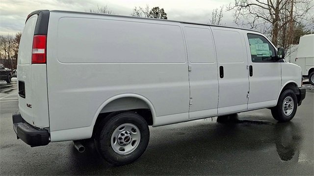 2025 GMC Savana Cargo Work Van - Photo 9
