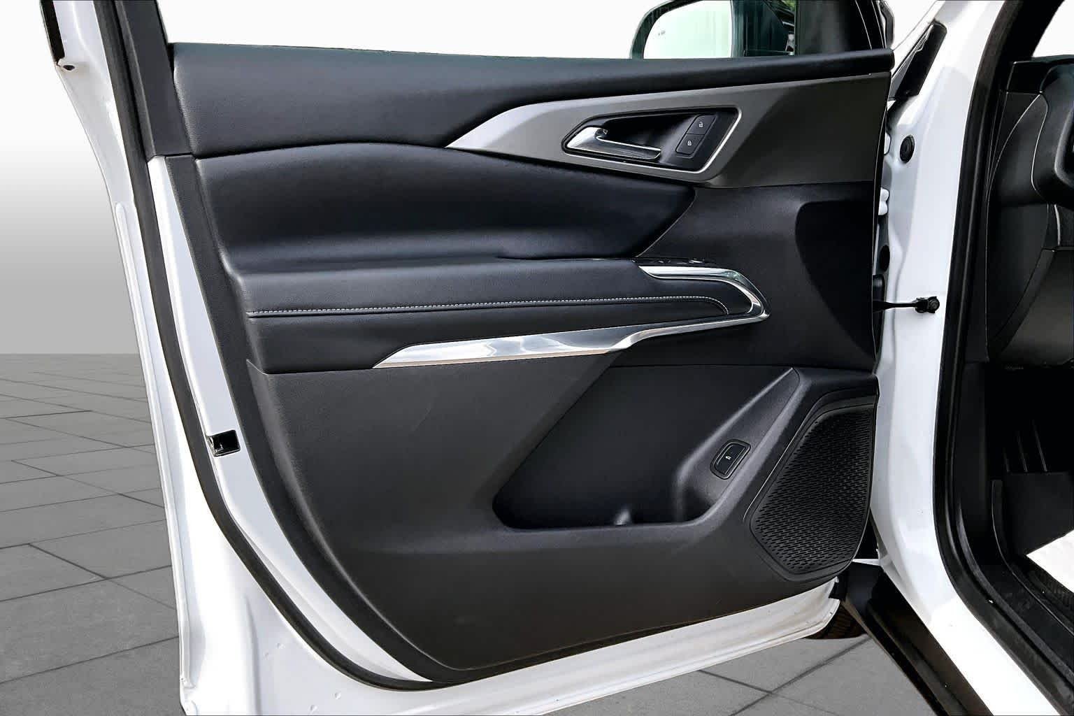 Used 2025 Summit White Chevrolet AWD LT image 20