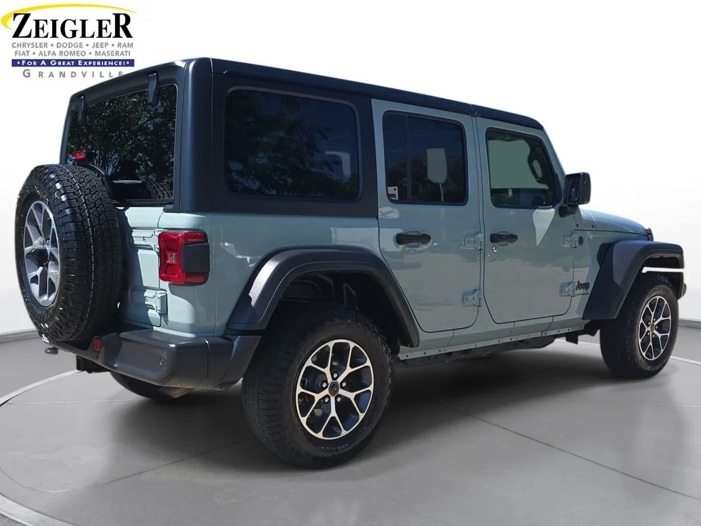 Used 2024 Gray Jeep Sport S image 5