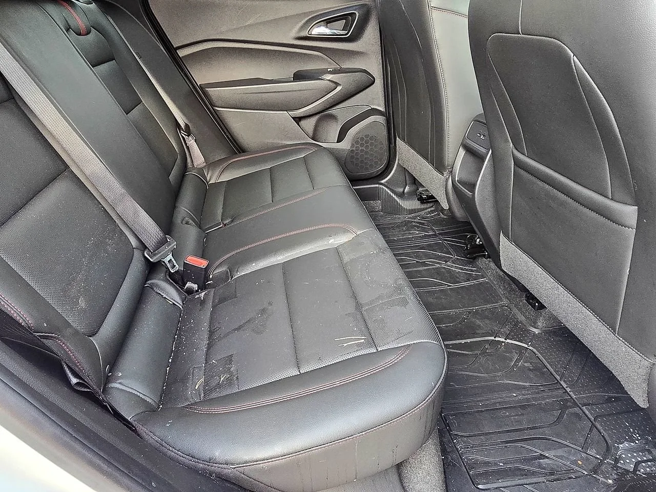 Used 2025 Summit White Chevrolet 2RS image 33