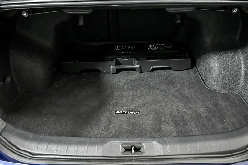 2022 Nissan Altima SR - Photo 11