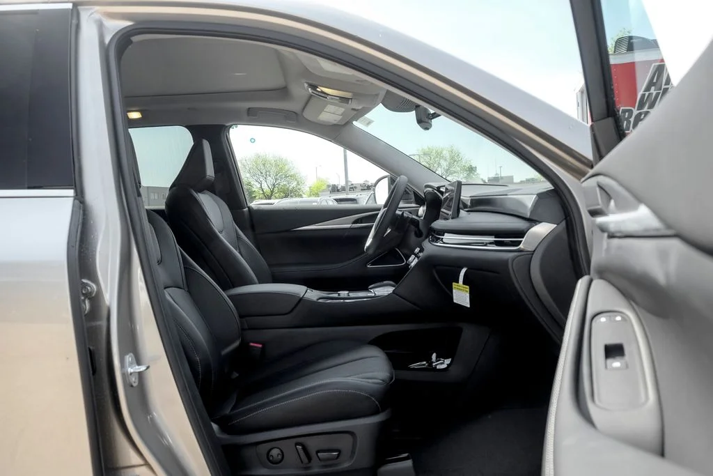New 2027 WARM TITANIUM INFINITI Luxe AWD image 23