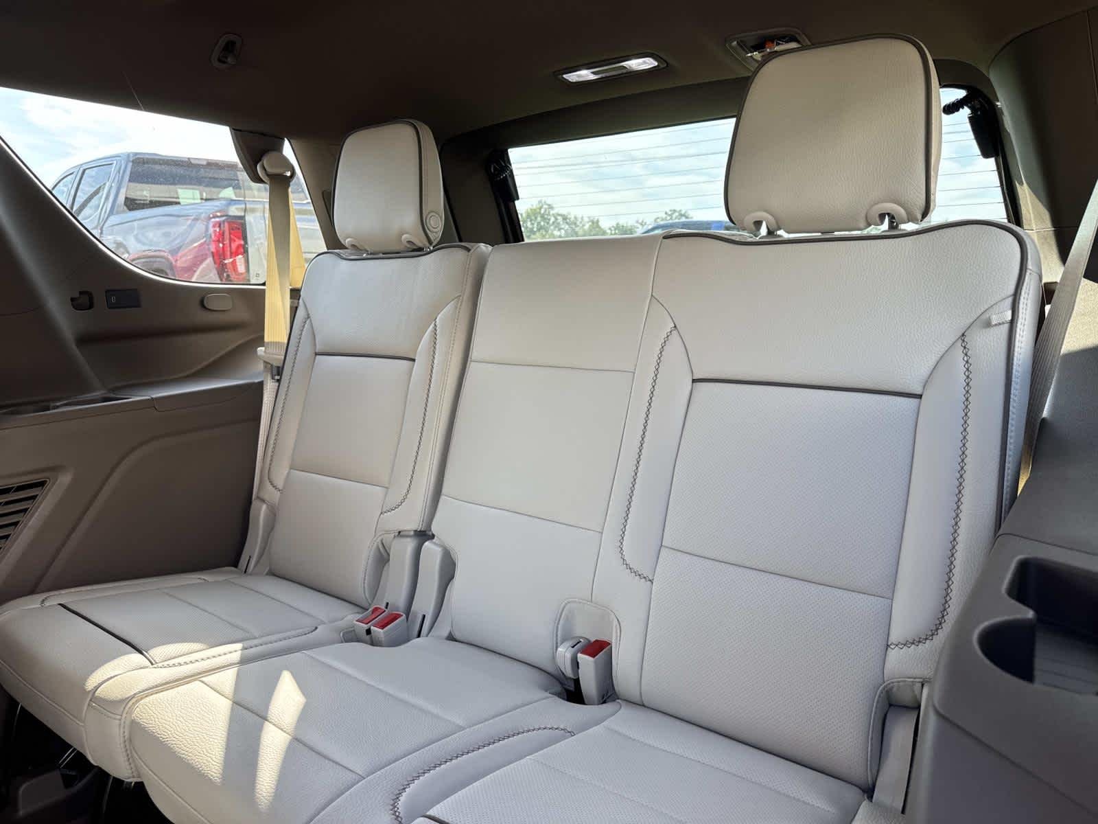 2026 GMC Yukon Denali - Photo 9