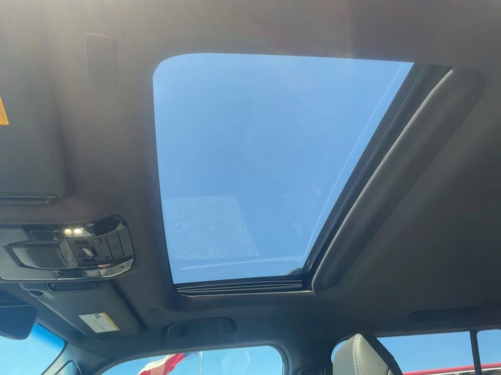 Used 2025  Toyota Base image 13