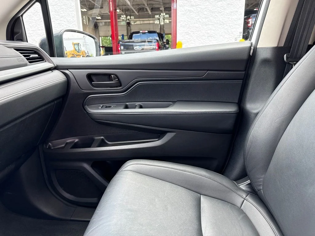 Used 2025 Platinum White Pearl Honda EX-L image 26