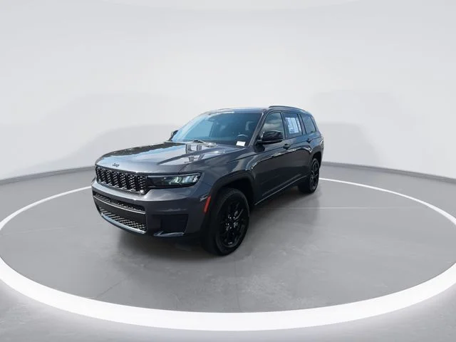 Used 2024 Gray Jeep Altitude image 4