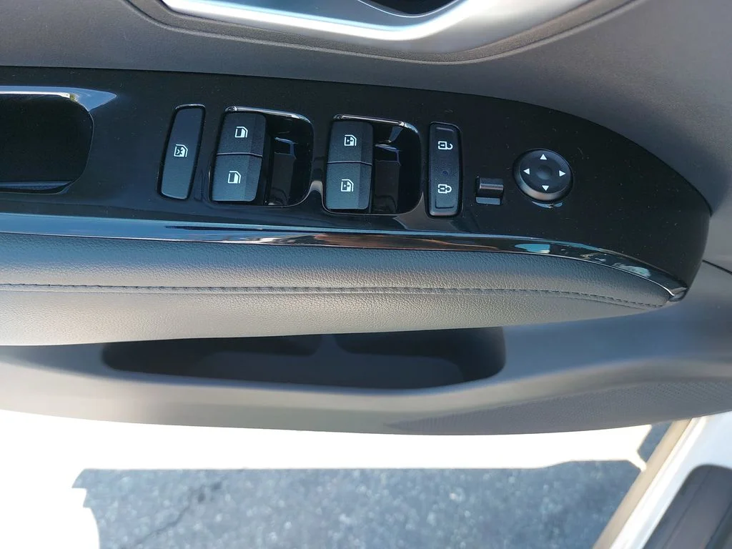 Used 2022 White Hyundai Limited image 28
