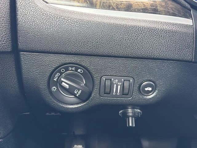 Used 2018 White Chrysler Limited image 25