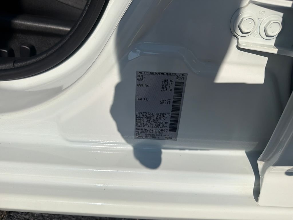 Used 2025 White Nissan 2.5 SV image 23